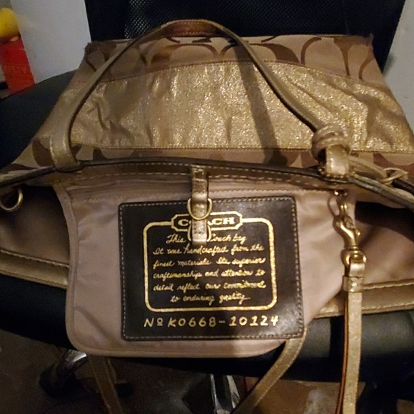 Coach - Picture 4 of 7